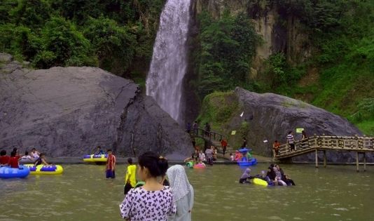 Daftar Destinasi Curug yang Aman Untuk Anak-Anak, Yuk Cobain Serunya 4 2 9
