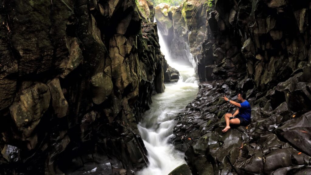 Liburan Ke Curug Cikuluwung, Salah Satu Surga Air Terjun di Bogor