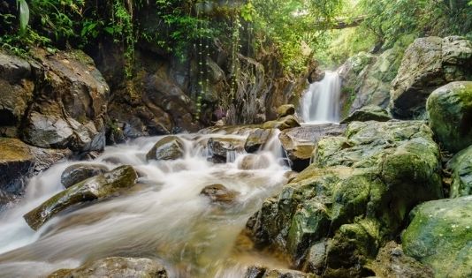 Daftar Destinasi Curug yang Aman Untuk Anak-Anak, Yuk Cobain Serunya 3 untitled design 8