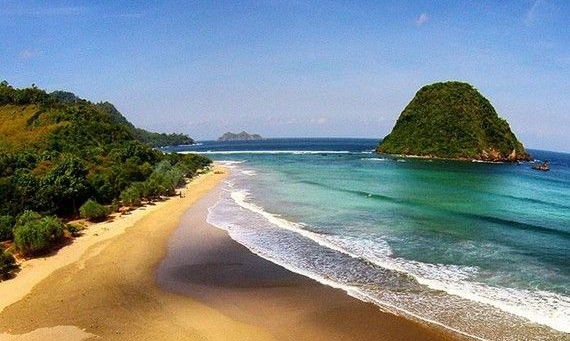 Pantai Pulau Merah