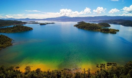 Menelusuri 10 Danau Air Tawar Paling Memesona di Indonesia 6 1 2