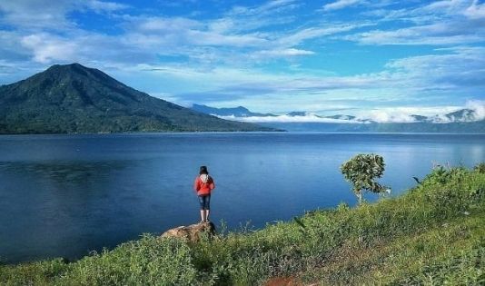 Menelusuri 10 Danau Air Tawar Paling Memesona di Indonesia 4 1 9