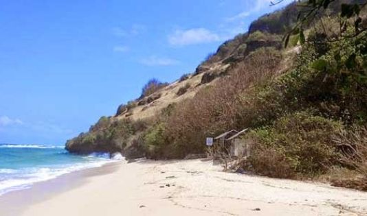 Liburan ke pantai tersembunyi di Bali