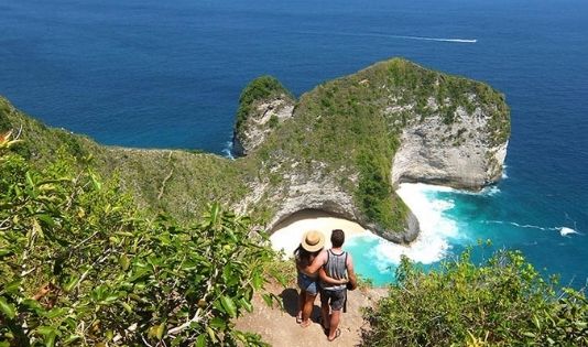 Nikah Tahun ini? Cobain Bulan Madu di 4 Destinasi Hits 2021 ini 2 Bulan madu keliling Indonesia