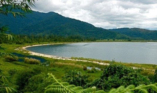 Menelusuri 10 Danau Air Tawar Paling Memesona di Indonesia 7 3 7