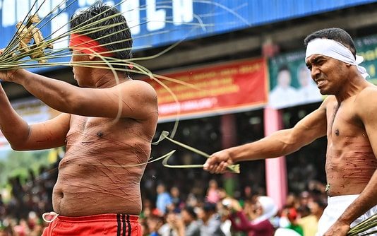 Baku pukul manyapu
