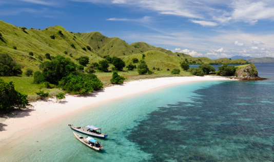 Mudik Pending? Bersiap untuk 5 Destinasi Wisata Impian Berikut Ini 5 Menteri Pariwisata dan Ekonomi Kreatif, Sandiaga Uno, menparekraf, mudik, info mudik, mudik lebaran, libur lebaran, covid 19, pandemi, wisata lokal, liburan berkelas, destinasi wisata impian, wisata impian, nusa penida, diving nusa penida, nusa penida bali, diving pemula, diving murah, Gili Trawangan, Gili Meno, muck diving, Ghost Pipefish, Kuda Laut Kerdil, Mimic Octopus, paket wisata, paket liburan, Belitung, belitong, instagramable, tempat wisata instagramable, spot instagramable, kawanjo, local experience, Tanjung tinggi, tanjung tinggi belitung, laskar pelangi, tanjung kelayang, pulau lengkuas, pulau burung belitung, mie belitung, es jeruk konci, kopi belitung, kopi nusantara, eksplor belitung timur, lombok, pulau lombok, trip lombok, paket wisata lombok, paket wisata belitung, paket wisata nusa penida, gunung rinjani, Bukit pesugulan, bukit selong, air terjun mangku sakti, desa gumantar, desa senaru, air terjun tiu kelep, pulau morotai, Pulau Kolorai, Pulau Ngele-ngele kecil, Pulau Ngele-ngele besar, Pulau Golo-golo, Pulau Rao, Pulau Saminyamau, paket wisata pulau morotai, Pulau dodola, pulau komodo, komodo, paket wisata pulau komodo, pulau rinca, pulau padar, taka makasar, pantai pink, pink beach