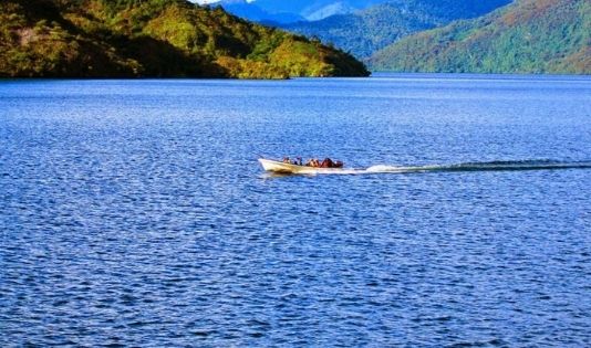Menelusuri 10 Danau Air Tawar Paling Memesona di Indonesia 10 Danau Paniai