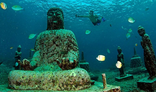 5 Wisata Angker di Bali yang Bikin Kamu Tidak Bisa Tidur 2 Kuil Pemuteran