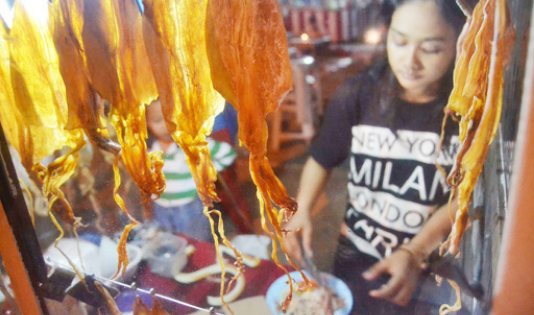 Makanan khas, makanan khas ramadan, makanan khas ramadhan, kuliner khas ramadan, makanan unik khas ramadan, makanan unik, makanan bulan puasa, kuliner bulan puasa, sotong pangkong, sotong, kuliner sotong, kuliner pontianak, kuliner olahan cumi, olahan sotong, asida, kuliner gresik, makanan khas pontianak, makanan khan gresik, makanan khas ambon, kuliner ambon, kuliner timur tengah, kuliner arab, makanan khas arab, bubur kampiun, asida ambon, kuliner padang, masakan padang, makanan khas padang, candil, takjil, bubur putih, bubur sumsum, kolak ayam, sunan dalem, sunan giri, opor ayam, sate susu, kuliner bali, kuliner denpasar, makanan khas bali, makanan khas denpasar, kampung muslim kecican  