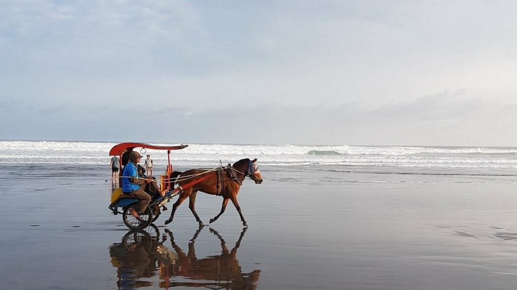 5 Pantai Penuh Misteri Ini Jarang dikunjungi Loh!