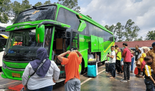 BERBAGI RAMADAN, COVID-19, IBADAH PUASA, KAMPUNG HALAMAN, KEBIJAKAN, KEMENHUB, LARANGAN, LEBARAN, MUDIK, MUDIK 2021, MUDIK LEBARAN 2021, BERITA MUDIK 2021, NGETRIP, PANDEMI, COVID, PEMERINTAH, PERANTAU, PIGIJO, PIGINEWS, POLEMIK, PULANG KAMPUNG, VIRUS CORONA, Mudik lebaran, kementrian ketenagakerjaan, kemenaker, kementrian perhubungan, hari raya idul fitri, hari raya lebaran, idul fitri 2021, korlantas, korlantas polri, polri, denda, denda mudik, larangan mudik, larangan mudik 2021, jasa travel, jasa travel gelap