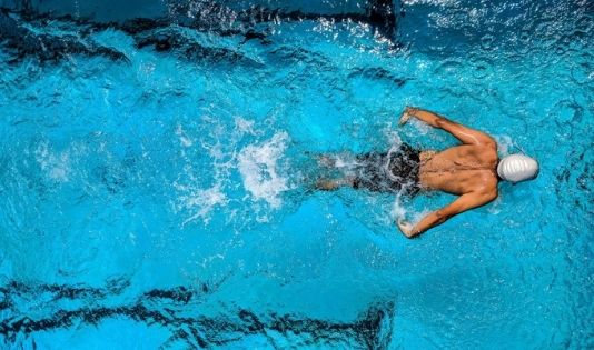 Berenang membatalkan puasa