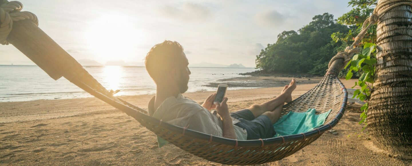 5 Smartphone Murah Ini Siap Jadi Teman Traveling Kamu! 5 Smartphone Murah Ini Siap Jadi Teman Traveling Kamu!