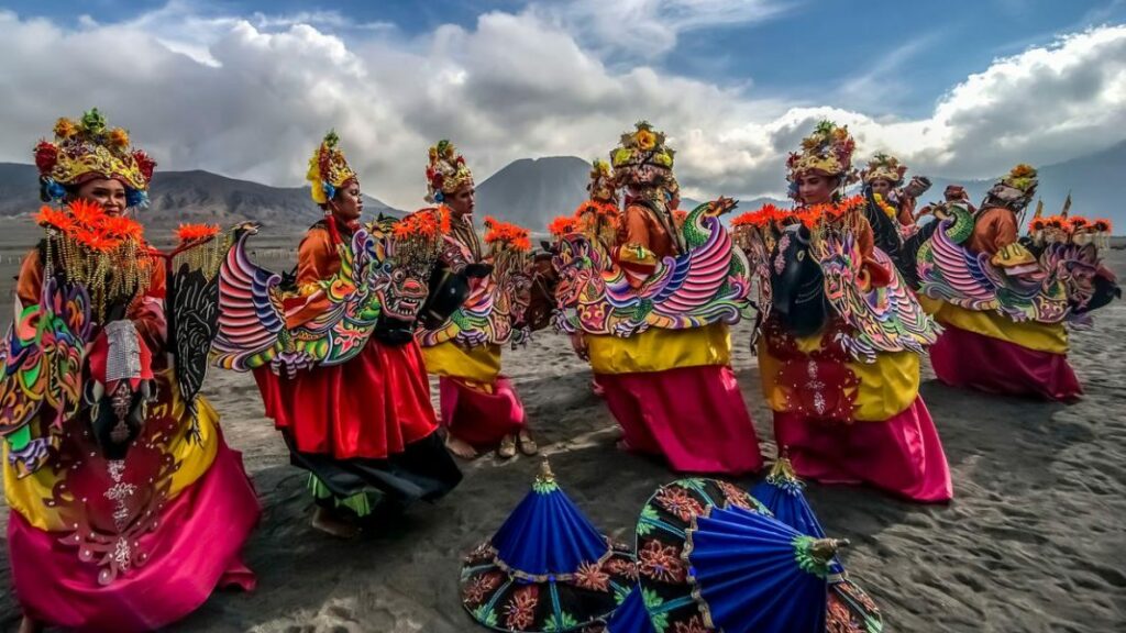 11 Upacara Adat yang Bakal Bikin Kamu Makin Cinta Indonesia!