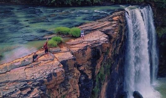 6 Destinasi Wisata di Indonesia Ini Memiliki Pemandangan Alam Terindah 1 Destinasi wisata