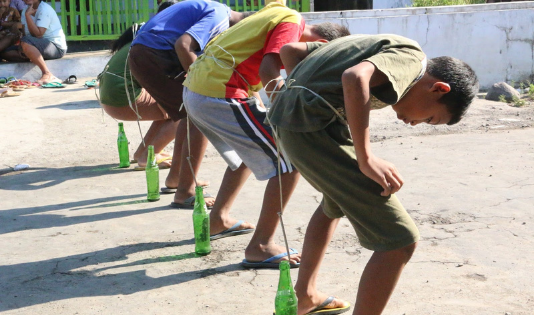 9 Fakta Unik Lomba 17-an di Indonesia dan Filosofinya 9 Lomba Paku Botol