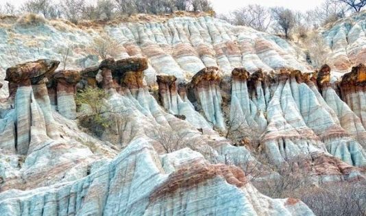 6 Destinasi Wisata di Indonesia Ini Memiliki Pemandangan Alam Terindah 5 Destinasi wisata