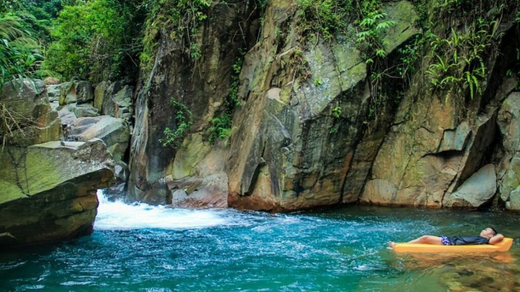 5 Curug Dekat Jakarta yang Bisa Dikunjungi Setelah PPKM