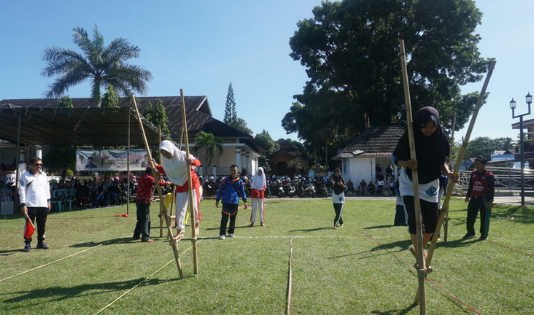 9 Fakta Unik Lomba 17-an di Indonesia dan Filosofinya 2 Lomba Egrang