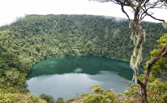 10 Danau Tertinggi di Indonesia. Paling Banyak di Papua dan Jawa Timur! 9 Kumbang