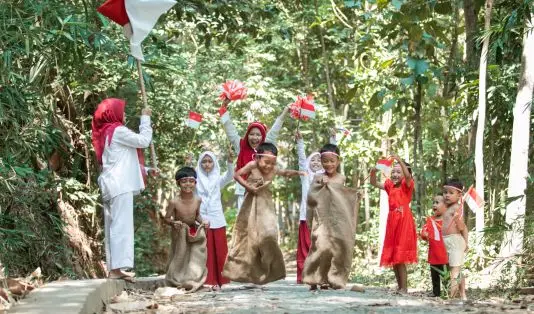 7 Lagu Kemerdekaan Paling Jarang Diputar Hingga Rentan Terlupakan 2 Lagu kemerdekaan, lagu merdeka, lagu nasional, lagu wajib