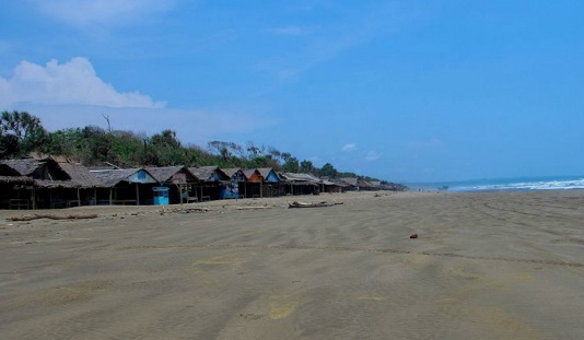 Mau Ngetrip Tipis-tipis, 6 Pantai di Sekitar Jabodetabek Ini Bisa Jadi Pilihan 6 Pantai Bagedur 1248x703 1