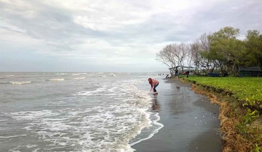 Mau Ngetrip Tipis-tipis, 6 Pantai di Sekitar Jabodetabek Ini Bisa Jadi Pilihan 1 Pantai Muara Beting