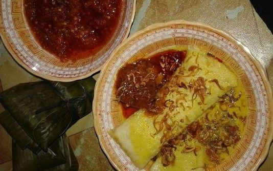 13 Sarapan Autentik Indonesia yang Paling Pas Disantap Saat Nonton Upacara 17-an 11 buras edited