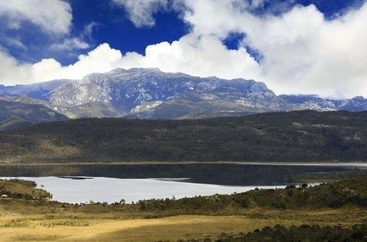 10 Danau Tertinggi di Indonesia. Paling Banyak di Papua dan Jawa Timur! 10 Habema
