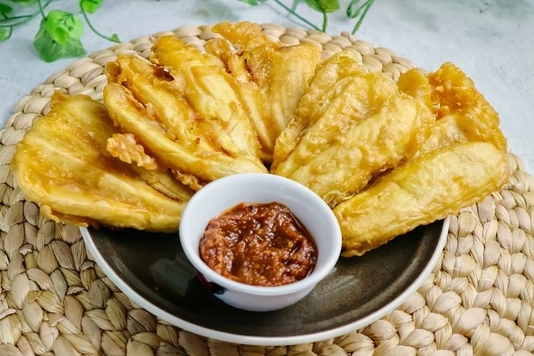 13 Sarapan Autentik Indonesia yang Paling Pas Disantap Saat Nonton Upacara 17-an 13 Pisang goreng roa