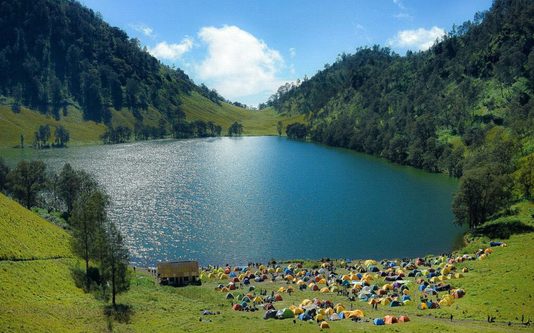 10 Danau Tertinggi di Indonesia. Paling Banyak di Papua dan Jawa Timur! 8 ranu kumbolo