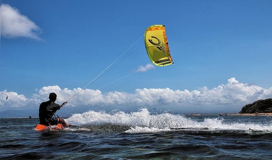 selancar layang bali 1