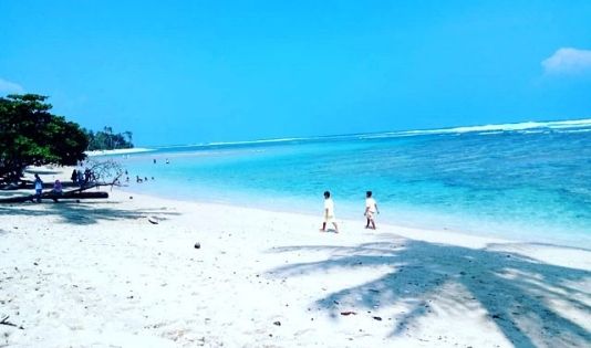 Ngetrip ke Pantai di Lampung