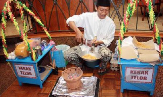 Kerak Telor Setu Babakan