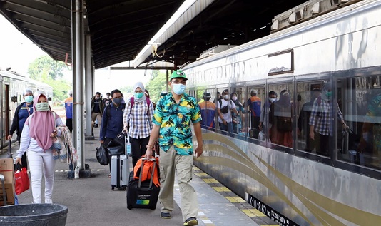Pengumuman Penting, Hari Ini Naik Kereta Harus Sudah Vaksin COVID-19 1 Kereta api 1