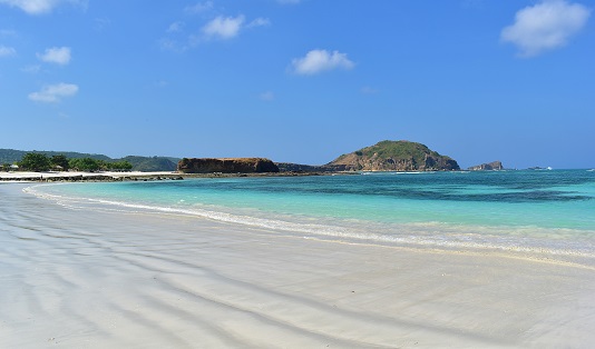 Indah Banget, Ini 5 Lokasi Wisata Indonesia yang Dapat Penghargaan XSRITE 2021 4 Mandalika tanjung aan artikel 1