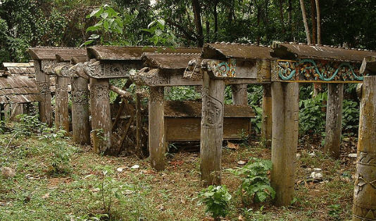 Wisata ke Kalimantan, Kenali 4 Aturan di Tanah Dayak 4 dayak makam