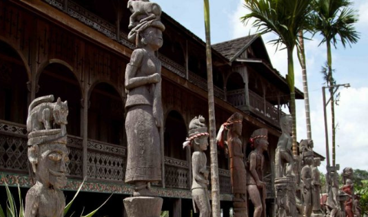 Wisata ke Kalimantan, Kenali 4 Aturan di Tanah Dayak 2 dayak rumah
