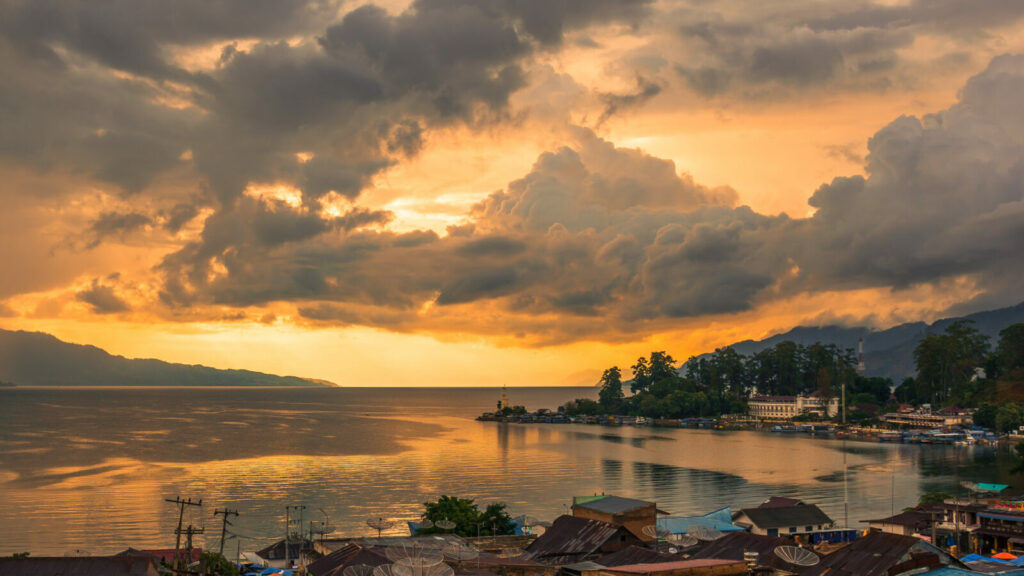 Urban Legend Danau Toba