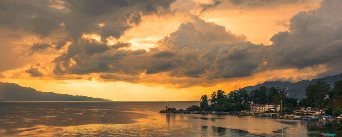 Urban Legend Danau Toba