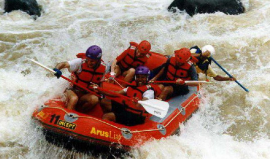 10 Jalur Arung Jeram Paling Menantang di Indonesia, Berani Coba? 9 jeram batang
