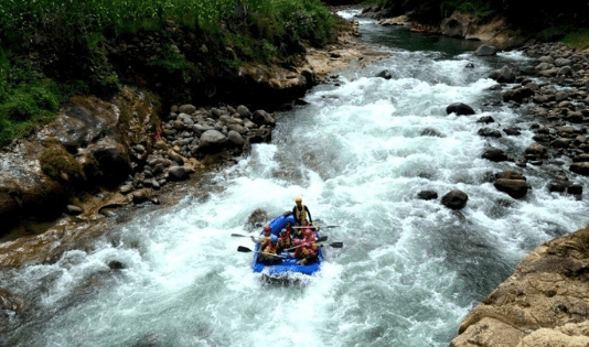 10 Jalur Arung Jeram Paling Menantang di Indonesia, Berani Coba? 1 jeram7