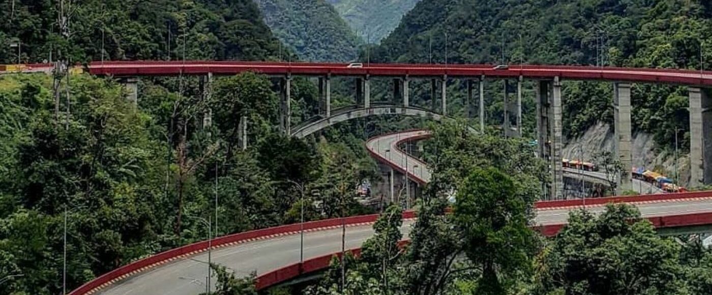 5 Trip Bus dengan Pemandangan Indah di Indonesia