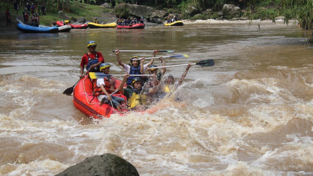 Serunya Rafting