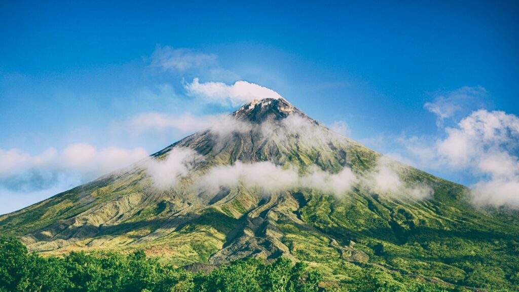 10 Lagu Enak Pilihan Pigijo yang Pas Untuk Didengar di Puncak Gunung