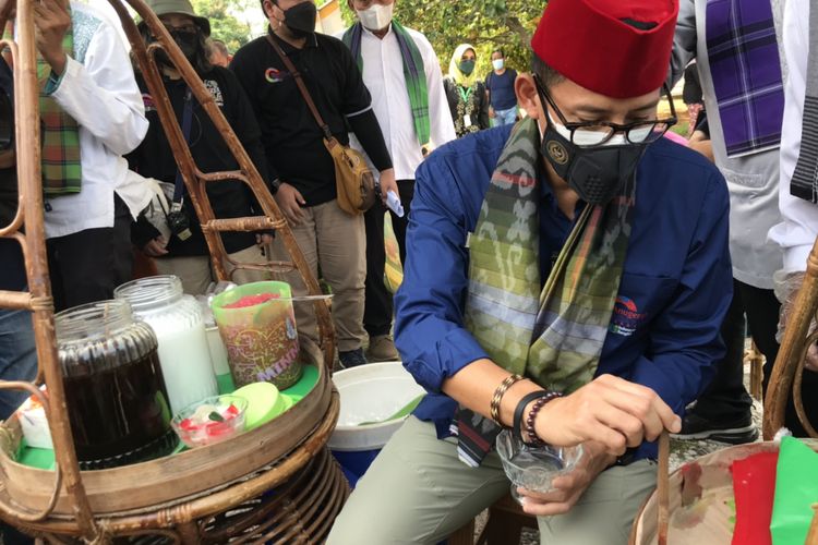 Sandiaga Uno Meracik Selendang Mayang