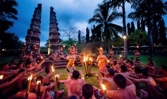 Liburan ke tempat yang sama