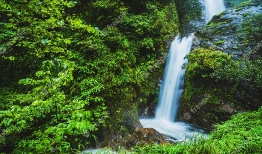 Tips Ngetrip ke Curug saat Musim Hujan