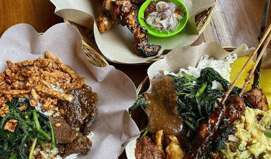 Kawanjo bisa menikmati beragam kuliner khas Bali dengan nuansa khas Bali yang kental di malam hari., tanjung benoa, bali, wisata bali, destinasi wisata, nusa dua, pantai, watersport bali, watersport, kuliner bali, kawanjo, 